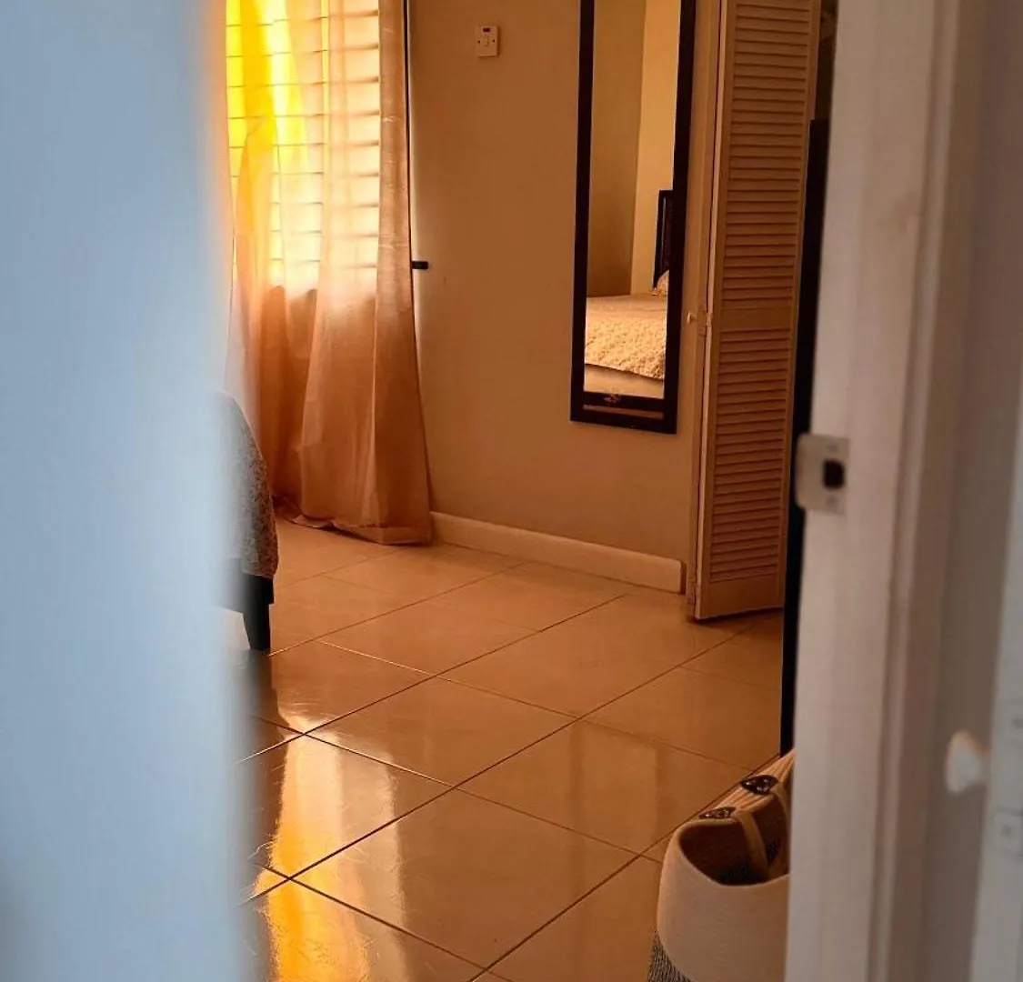 New Cozy Entire Home 2 Bedroom- Ac, Wifi, 24 Hour Security, Smart Tv Old Harbour